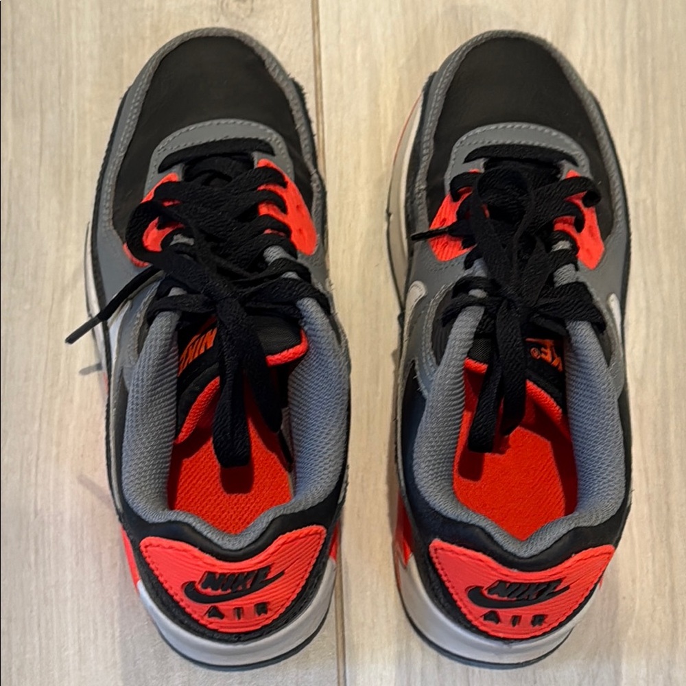 Nike Air max Kids Black and Neon Red Sneakers, size 3.5 - Picture 5 of 7